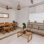 Simply Comfort Stylish Las Palmas Apartments With Pool
