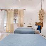 Simply Comfort Stylish Las Palmas Apartments With Pool